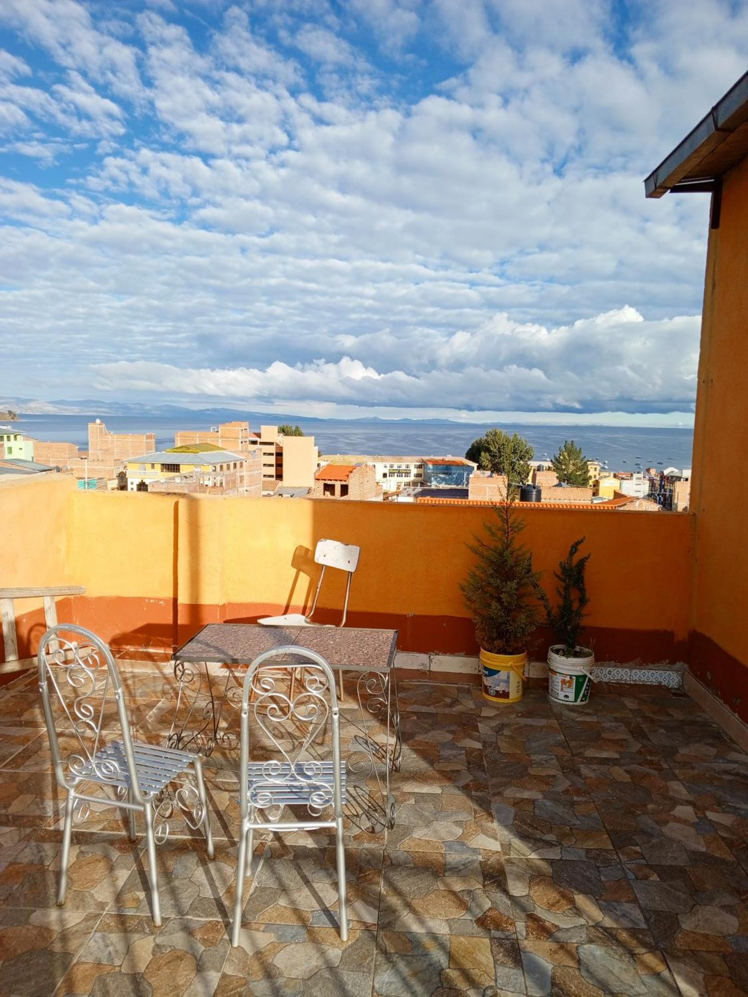 Hostal Puerto Alegre Copacabana  Eksteriør bilde